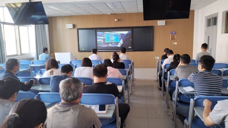 企业培训与拓展培训：上海职场人士的两大提升路径
