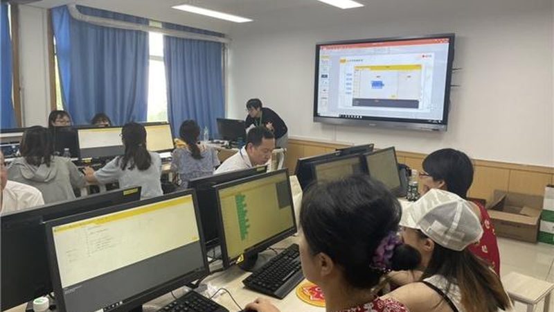 成人教育机构课程分类揭秘：了解招生人群，选择合适课程