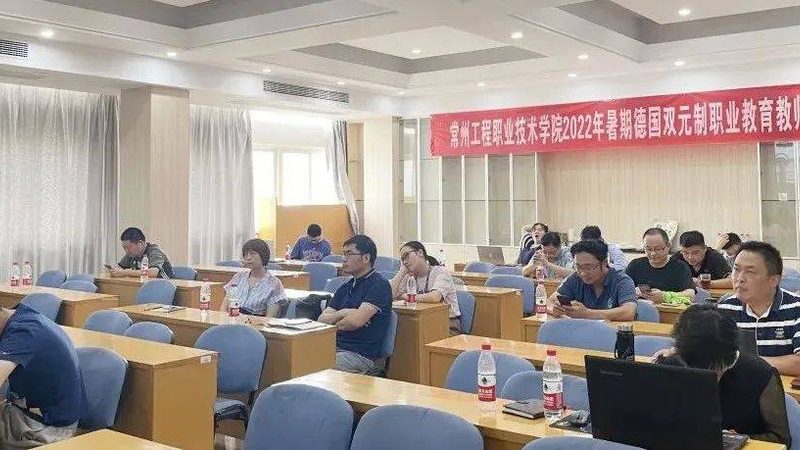 全日制与非全日制：成人教育课程设置的差异化考量**